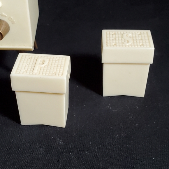 Vintage 1950's TV Salt and Pepper Shakers - Picture 7 of 10